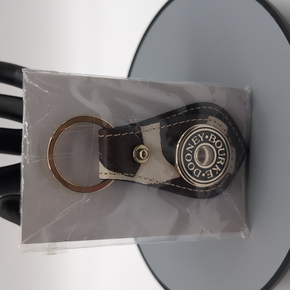 Dooney and Bourke| NWOT Vintage Brown and Cream Cow Design Key Fob Keychain - Picture 11 of 12
